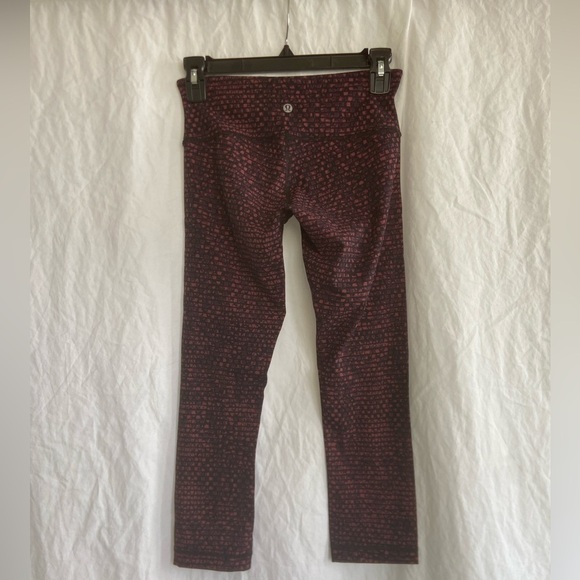 Lululemon Wunder Under Crop III Shatter Weave Dust Coral Plum Size 4 - Picture 5 of 13